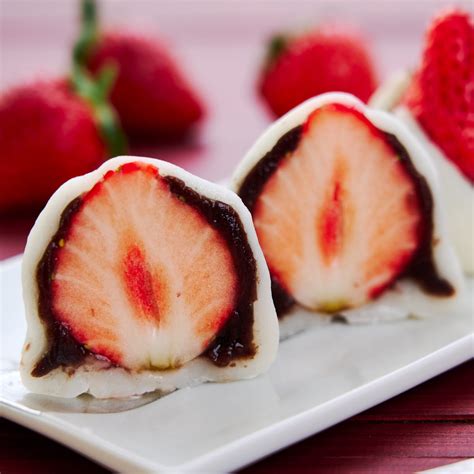 Strawberry Mochi (Video) いちご大福 - Ichigo Daifuku