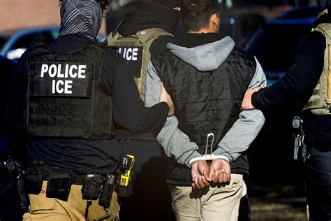 ICE arrests 32,000 migrants - KVIA