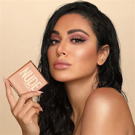 Medium Nude Obsessions Eyeshadow Palette by Huda Beauty