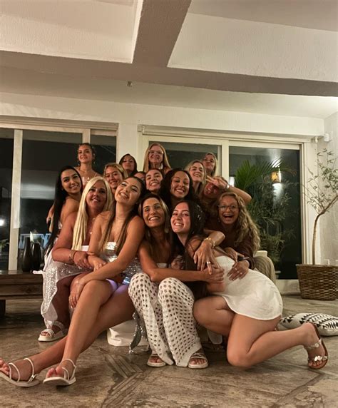 Yasmin Maia | feliz ano novo!! 🤍🥂 | Instagram