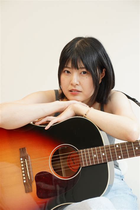 小松みゆ 群馬県出身のシンガーソングライター アイドル活動を経て「自分の言葉で表現を」 | muevo voice