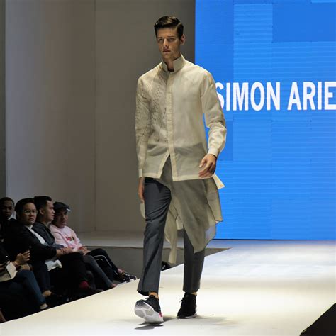 Trendy Barongs for Men at the Philippine Fashion Week Holiday 2019