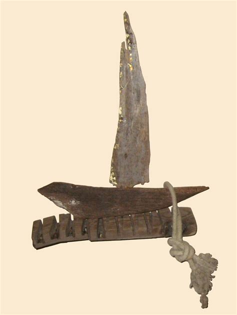 Sculpture Bateau en bois.