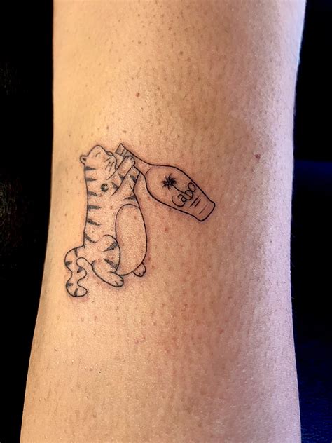 maybe: monsee on Twitter: "Took inspo from @lined_cats and got my cat