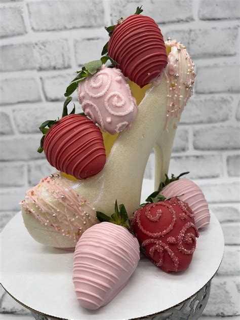 Chocolate heel with Strawberries - Sweet Cheats Atlanta