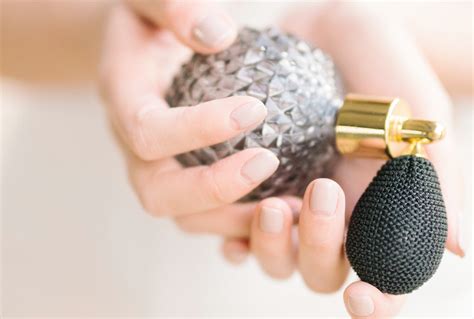 how to spray perfume 9
