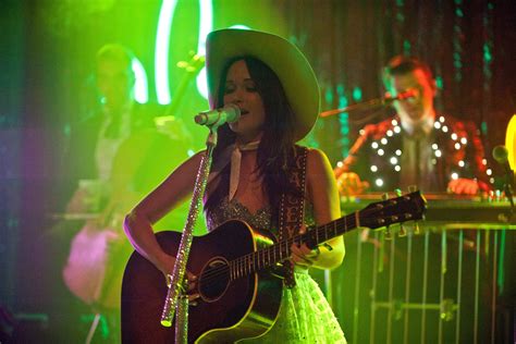 Kacey Musgraves' Nude SNL Performance References Forrest Gump Jenny Scene