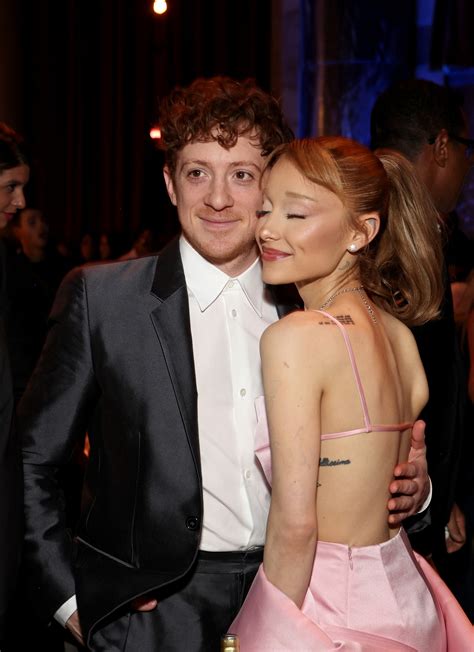 Ethan Slater shares photo of Ariana Grande after her 1st Oscar