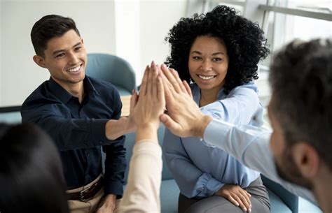 Holocracia: o que é, como funciona, vantagens e desvantagens - Oitchau