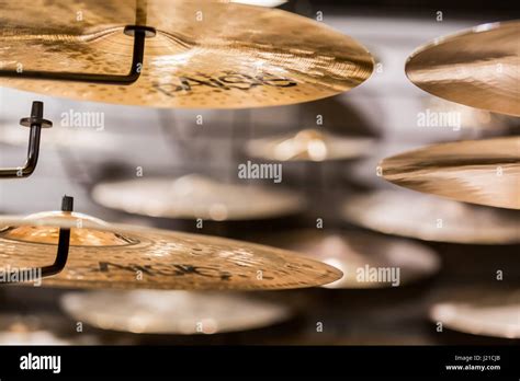 Cymbals hi-res stock photography and images - Alamy