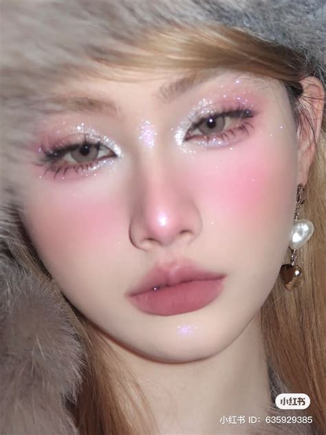 Pin by 🍓𝒥𝑒𝓈𝓈𝒾𝑒 ♡🌸 on Douyin/小红书 makeup | Sparkly makeup, Makeup ...