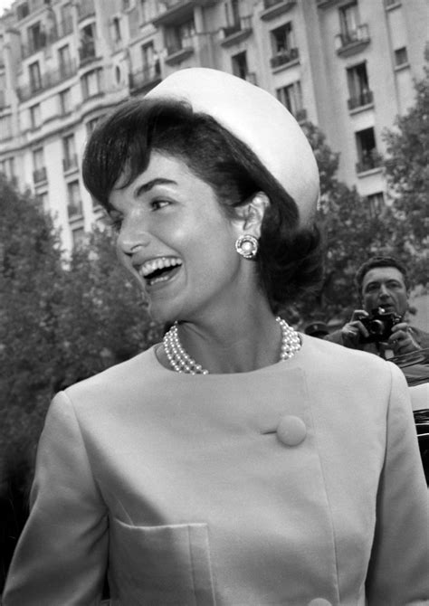 100 rare photographs of jackie kennedy are on display in paris – Artofit