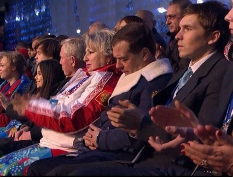 Дмитрий Медведев уснул во время открытия Олимпиады Сочи-2014 (ФОТО и ...