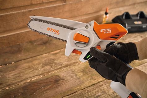 GTA 30 set - Mini-tronçonneuse sur batterie | STIHL