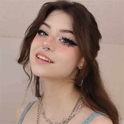 hannah owo story  hannah kabel internet phenomenon girl