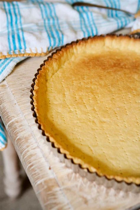 How Long To Par-Bake Pie Crust (How to Blind a Pie Shell) - A