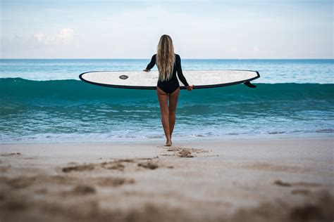 Girl Surfing Wallpapers (67+ images inside)