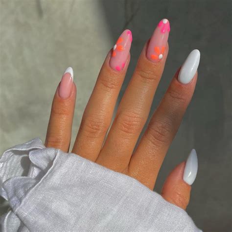 10 fresh and summery nail ideas to try in June 2022