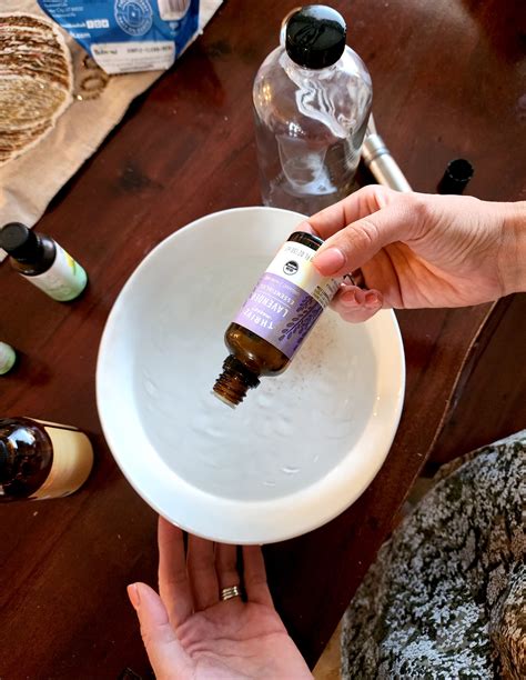 How to use sea salt spray for a men's wavy hairstyle short 17