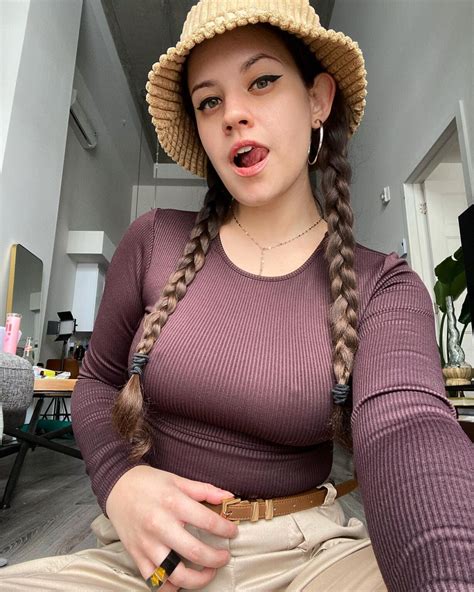 Zmeena orr Bio, Age, Career, Boyfriend, Height, Net Worth & More