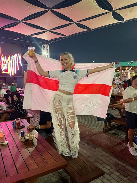 Cette star de films pour adultes « risque l’exécution » pour ses tenues