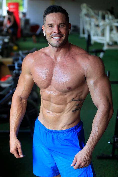A modelo tico le preguntan para cuándo el OnlyFans y él responde con