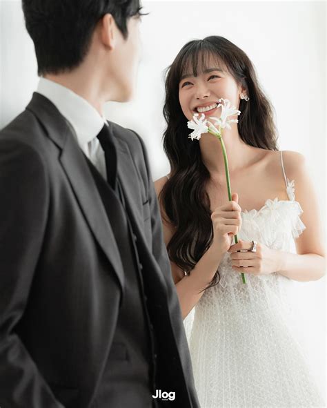 제이로그스튜디오 | JLOG NEW GUIDE BOOK '제이로그는 편안한 배경 속에 녹아든 감성적인 인물 중심 사진을