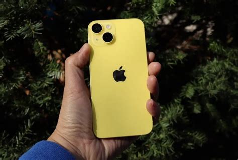 Власники iPhone 14 зіткнулися з браком. Смартфон постійно ...