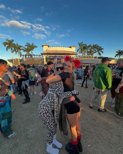 denise ionescu🇷🇴 | counting down the days til i’m at @floridagrovesfest