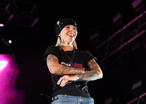 ¿Quién es Young Miko? La cantante a quien le apagaron las luces en