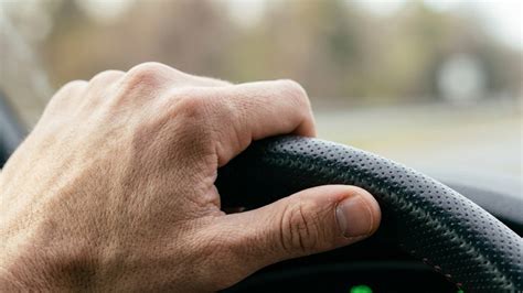 Um Motorista Avista Uma Placa Amarela Em Forma De Losango - O que significa a misteriosa placa de trânsito em formato de losango ...