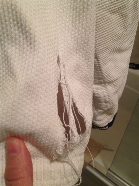 Does this gi look like it can be repaired? : r/bjj