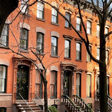 A Guide To The Amenities And Lifestyle Found In The Most Affluent Neighborhoods In Chicago For New Residents 4