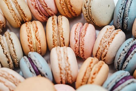 Histoire d’un plat parisien mythique : le macaron – Paris ZigZag ...