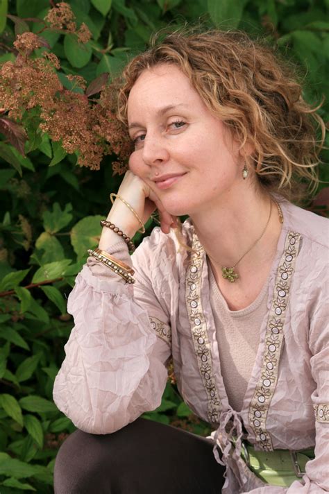 Book din time eller skriv til mig her: - Terapeut Booking