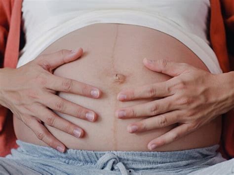Linha Na Barriga Gravidez - Linha nigra na gravidez: o que é e como lidar | Nestle Materna