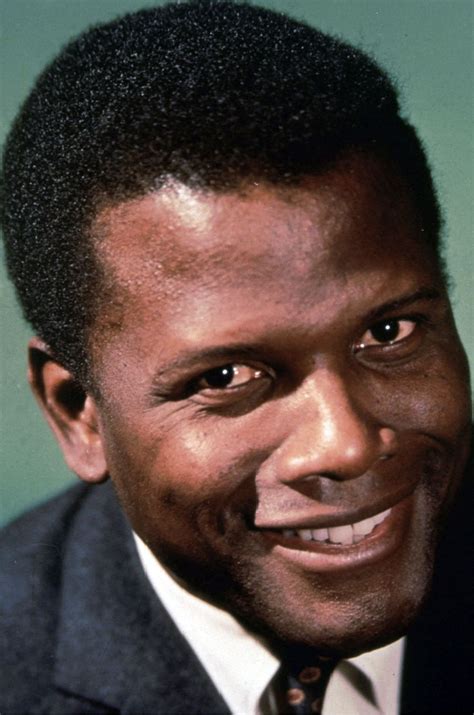 Premier acteur noir oscarisé, l'acteur américain Sidney Poitier est ...
