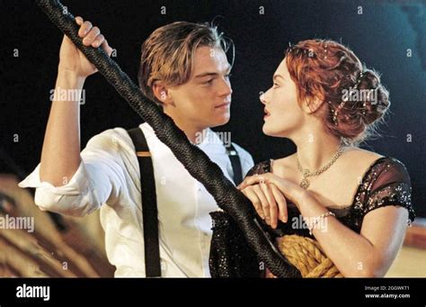 kate winslet titanic kiss