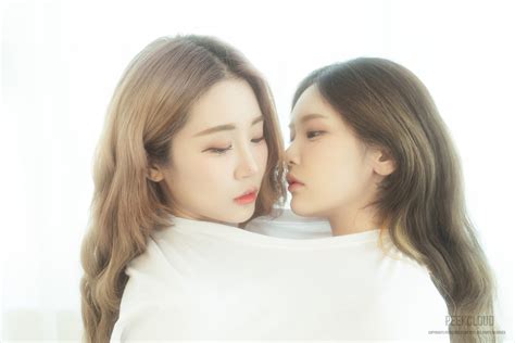 [PEEKCLOUD] Bomi (보미) x Yuka (유카) - Christmas Twin Edition - V2PH