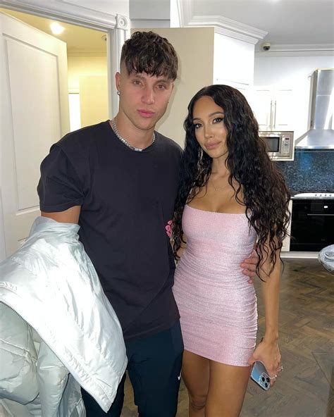 OnlyFans Model Scarlet Vas Is Pregnant With Stepbrother's Baby | Us Weekly