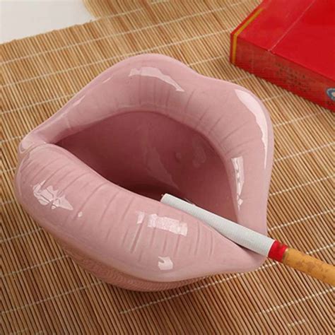 Jual LICKS ASBAK ROKOK CERUTU KERAMIK DESAIN UNIK LIPS ASHTRAY - L301 ...