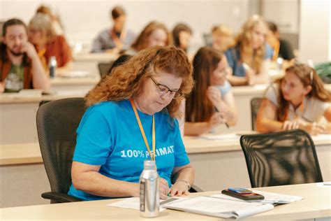 Save the Chimps - Primate Sanctuaries