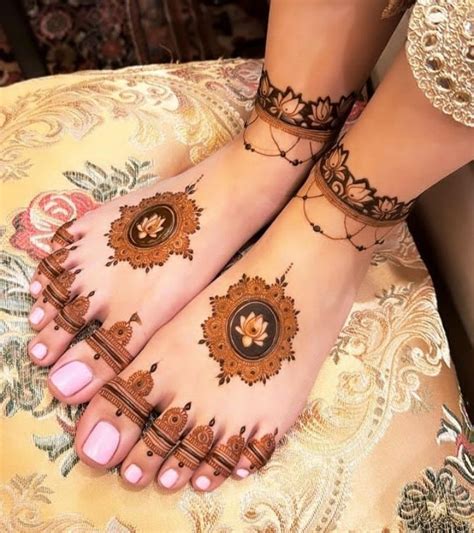 Beautiful Feet Henna Design! | Mehndi, Voeten