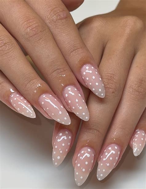 polka dot nails  autumn  hottest manicure tiny dots big trend