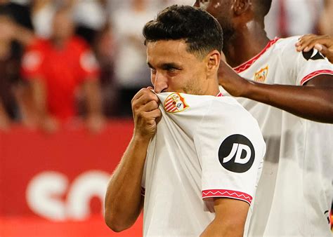 JESÚS NAVAS: SERIAL RECORD BREAKER | Sevilla FC