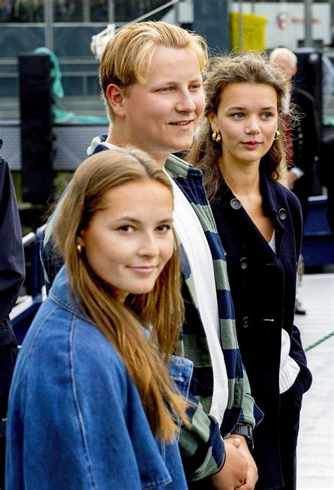 Le prince Sverre Magnus vole la vedette en présentant sa petite amie au