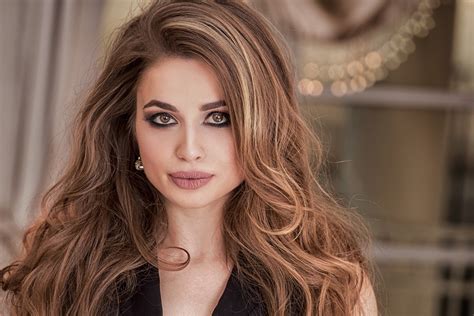 13 Prettiest Hair Color Shades for Hazel Eyes | Hairdo Hairstyle