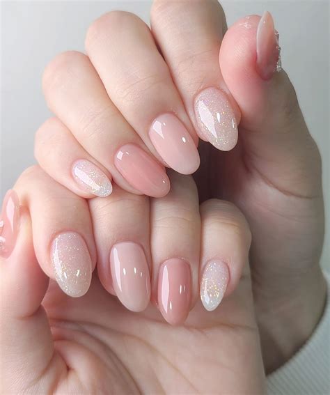 61+ Elegant Simple Almond Nail Ideas For 2024 - DrExplains