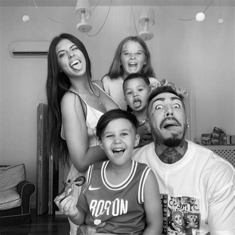 se bucura de succes  cariera dar nu  prieteni antonia de cate