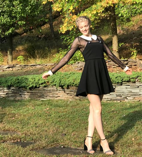 Elena Kampouris's feet